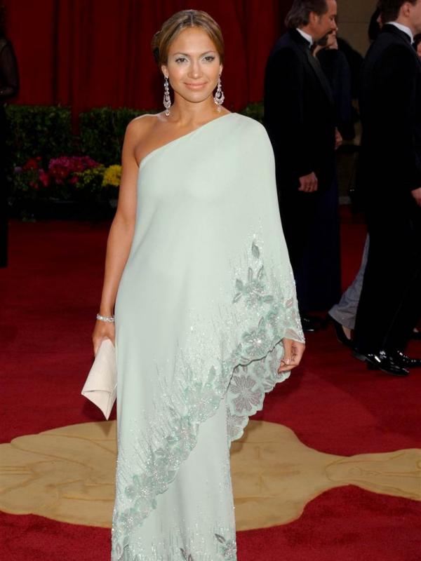 Penampilan Jennifer Lopez di Oscar 2003 masuk dalam 20 gaun terakhir selama 20 tahun terakhir 