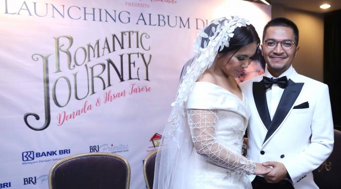 Denada dan Ihsan Tarore dalam peluncuran album duet mereka yang berjudul Romantic Journey. (Nurwahyunan/bintang.com)