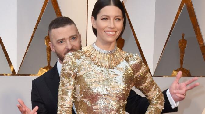Justin Timberlake dan Jessica Biel tampil mesra dalam gelaran Oscar 2017. (Foto: AFP)