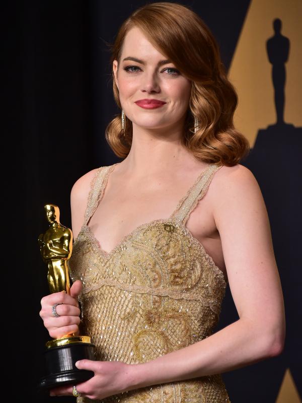 Emma Stone di Oscar 2017. (AFP/Bintang.com)