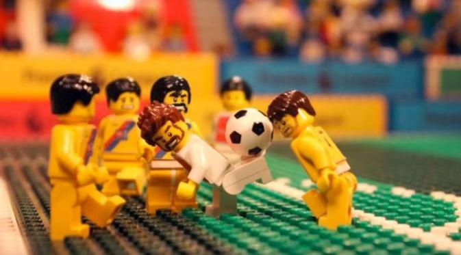 Lego berbentuk penyerang Arsenal, Olivier Giroud. (Mirror). 