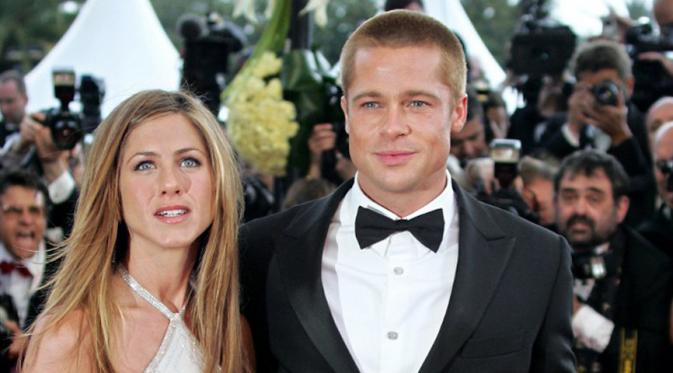 Setelah cerai dengan Angelina Jolie, beberapa nama wanita pun disebut sebagai tempat Brad Pitt melabuhkan perasaannya. Namun sosok Jennifer Aniston yang sering disebut dan kabar terbaru Pitt mengirim pesan untuknya. (AFP/Bintang.com)