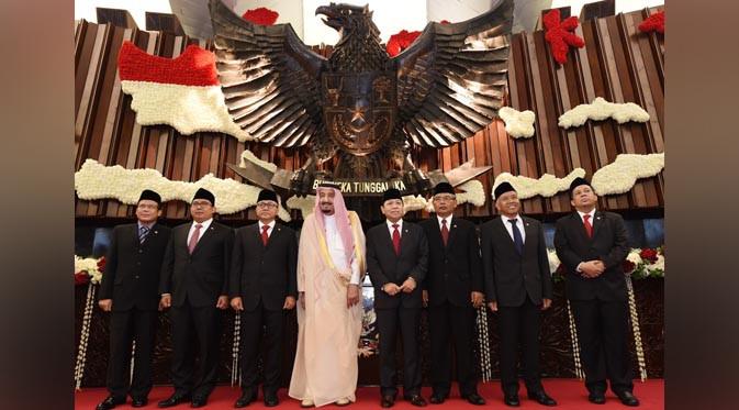 Pimpinan DPR, MPR, dan DPD bersama Raja Arab Saudi Salman bin Abdulaziz Al Saud.