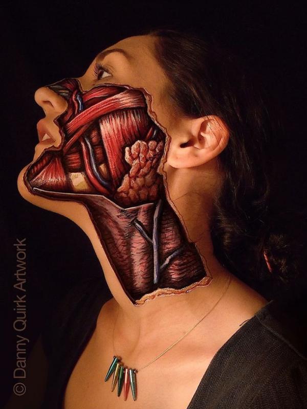 Body painting bikin ngilu. (Via: boredpanda.com)