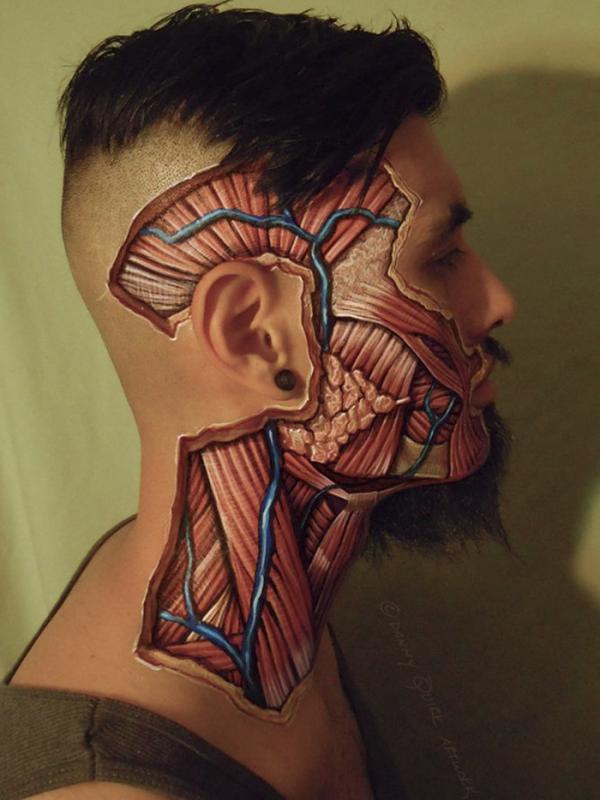 Body painting bikin ngilu. (Via: boredpanda.com)