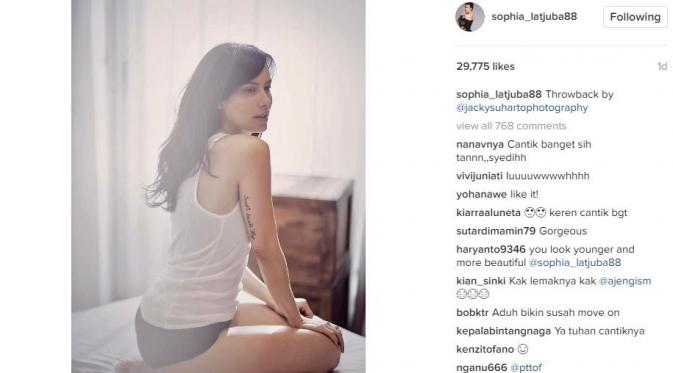 Sophia Latjuba memamerkan lekuk tubuhnya yang aduhai di usia 46 tahun [foto: instagram/sophia_latjuba88]