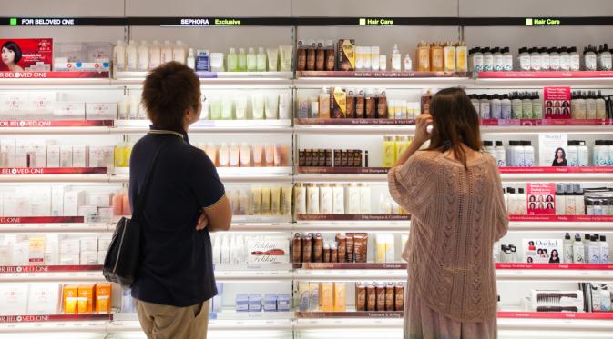 Cara Hemat Belanja Produk Kecantikan Supaya Masih Bisa Nabung. (Foto: huffpost.com)