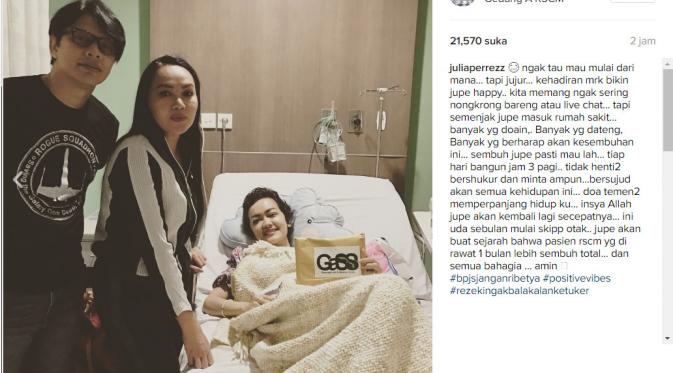 Julia Perez bahagia didatangi Armand Maulana dan Dewi Gita (Foto: Instagram) 