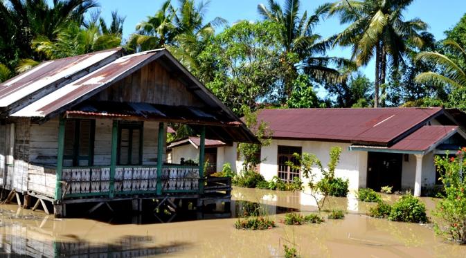 Banjir menggenangi sedikitnya 600 rumah warga dan fasilitas umum di Kabupaten Lebong, Mukomuko dan Kota Bengkulu (Liputan6.com/Yuliardi Hardjo)