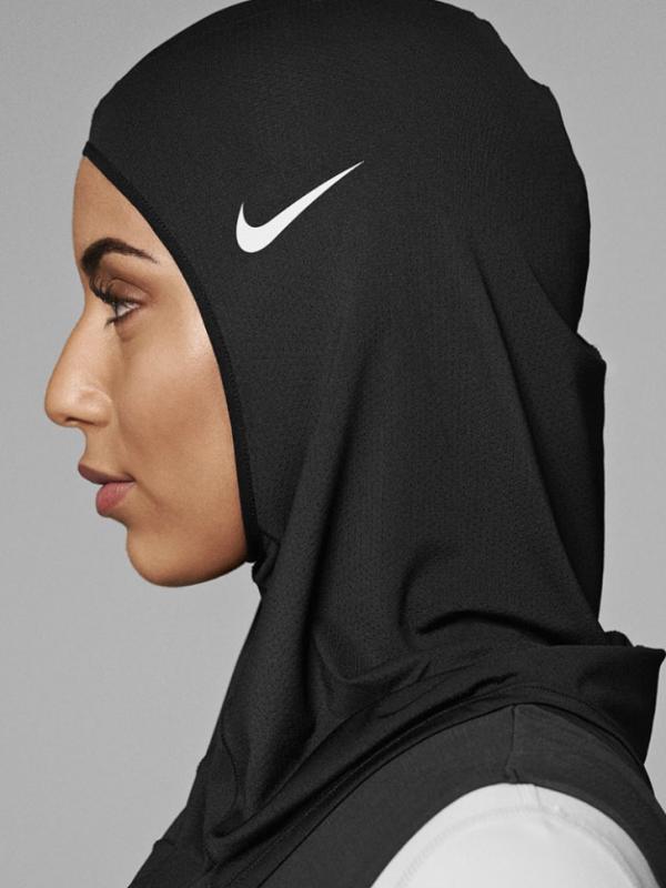 "Nike Pro Hijab" luncuran hijab olahraga untuk atlet muslim perempuan. (via: Boredpanda)
