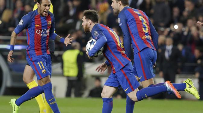 Lionel Messi mencetak gol ke gawang PSG melalui titik penalti. (AP Photo/Emilio Morenatti)