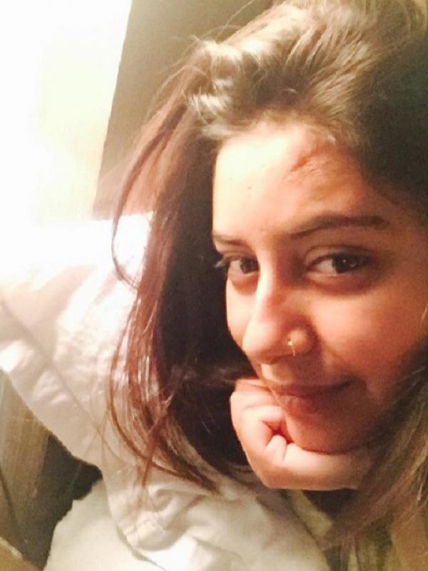 Pratyusha Banerjee gemar selfie. (Instagram/iamprat)