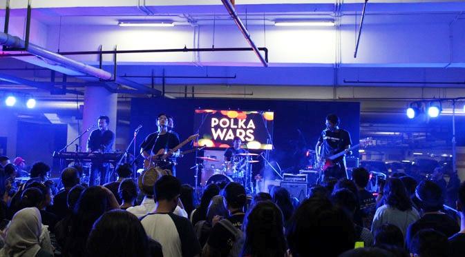 Polka Wars di Intimate Stage, The 7th Music Gallery.