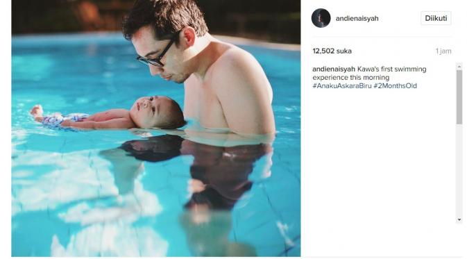 Andien ajarkan anak berenang (Foto: Instagram)