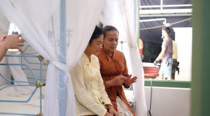 Dian Sastrwardoyo dan Christine Hakim dalam film Kartini  (Instagram/therealdisastr)