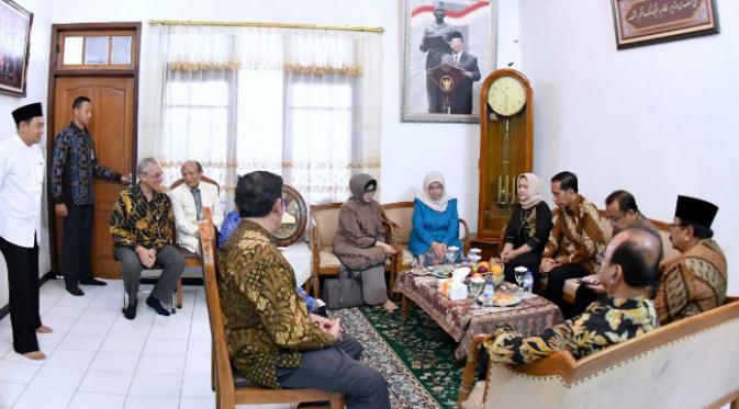 Jokowi jenguk Hasyim Muzadi. (Istimewa)