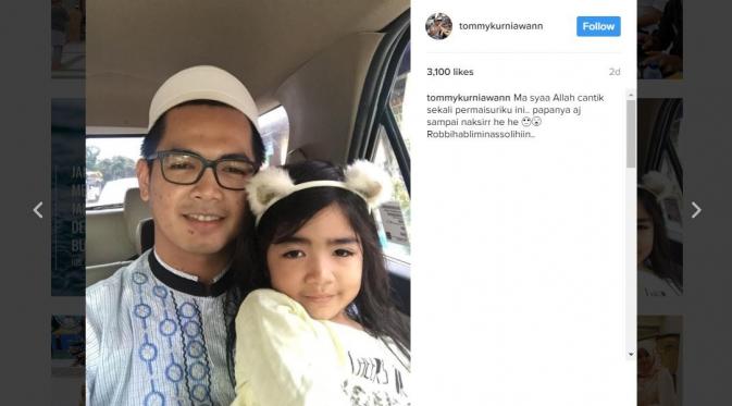 Keakraban Tommy Kurniawan dengan kedua buah hatinya. [foto: instagram/]