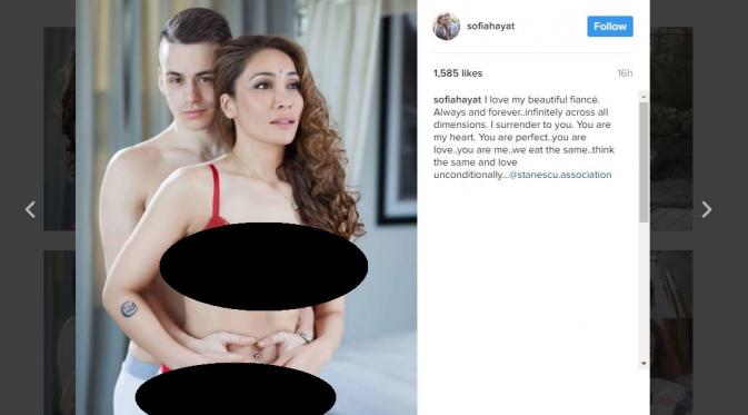 Sofia Hayat pamer tunangannya di Instagram dengan foto panas. [foto: instagram/sofiahayat]