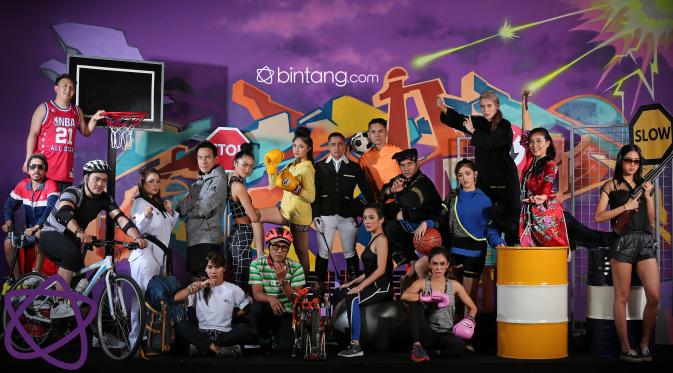 Hasil kerja tim yang kompak, 18 artis berhasil dikumpulkan untuk sesi pemotretan ultah Bintang.com yang kedua. (Bambang E Ros/Bintang.com)