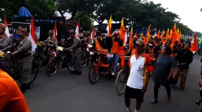 Parade Sepeda Nusantara di area Monumen Simpang Lima Gumul, Kediri, Jatim. (Foto: Twitter/@kosti_pusat)