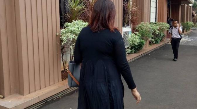 Elly Sugigi melangkah ke Pengadilan Agama Jakarta Selatan (Foto: Instagram)
