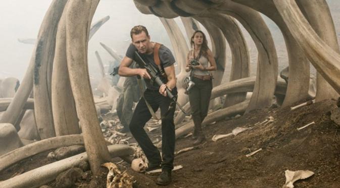 Aksi Tom Hiddleston dalam Kong: Skull Island (foto: Pinterest)