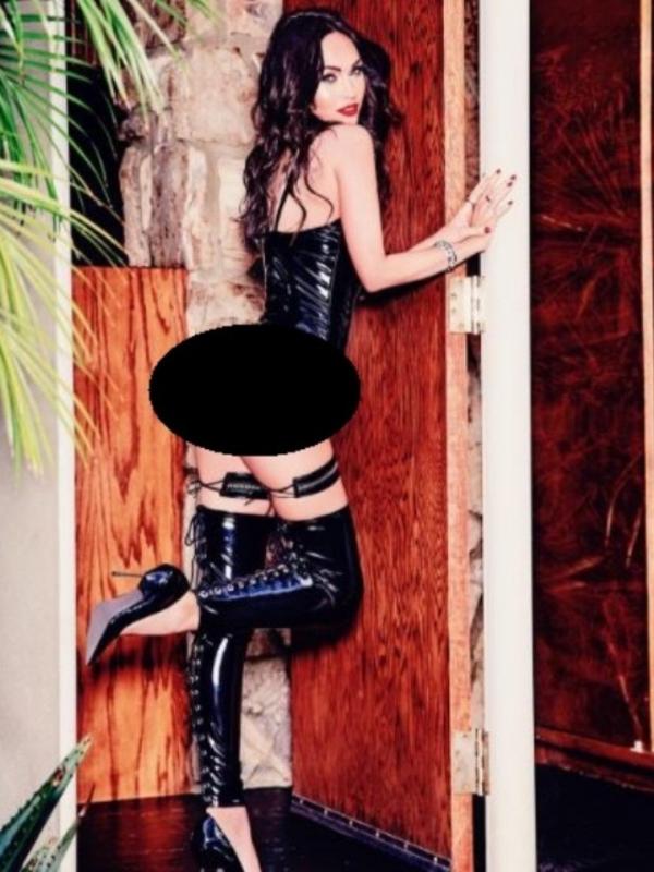 Megan Fox tampil seksi dalam balutan lingerie meski telah punya tiga anak. [foto: instagram/the_native_tiger]
