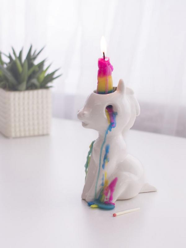 Lilin unicorn. (Via: boredpanda.com)