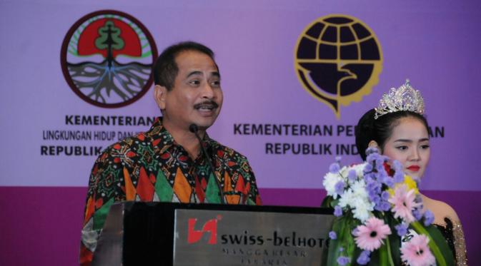 Menteri Pariwisata Arief Yahya memberikan hadiah kepada enam pemenang Sayembara Desain Toilet Umum di Destinasi Pariwisata.