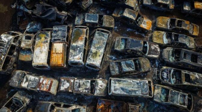 6000 mobil terbakar di parkiran di kota Haikou, Hainan, China. (Foto: Ref Features)