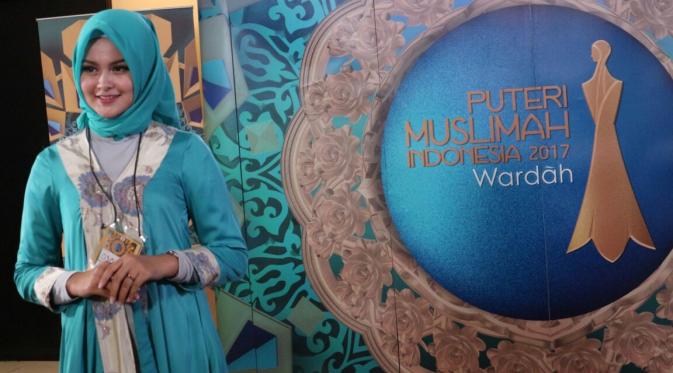 Tak hanya cantik, peserta Puteri Muslimah Indonesia 2017 juga harus bisa membaca Alquran dan berbusana muslimah. (Indosiar)