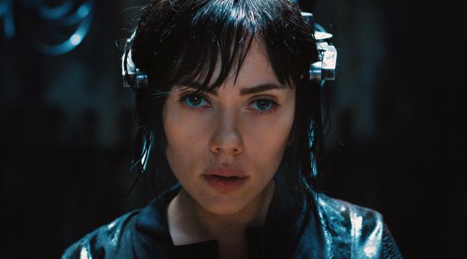 Ekspresi Scarlett Johansson saat syuting film terbarunya, "Ghost in the Shell." Film ini akan mulai ditayangkan di Indonesia pada 31 Maret. (Jasin Boland/Paramount Pictures and DreamWorks Pictures via AP)