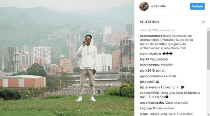 Rapper AS Wiz Khalifa letakkan karangan bunga di kuburan Pablo Escobar (Instagram)