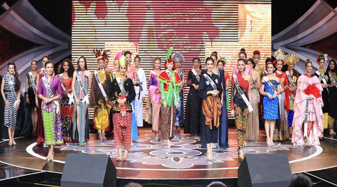 Para 38 finalis unjuk bakat untuk meraih mahkota dan gelar Puteri Indonesia 2017 di Malam Bakat yang berlokasi di Studio 2 Indosiar, Senin (27/3/2017) malam.