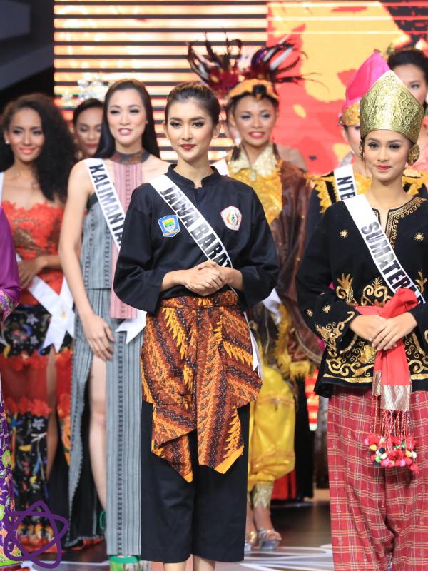 Terpilih tiga nominator untuk Best Tradisional Costume Puteri Indonesia 2017 dan Puteri Indonesia Berbakat 2017. Malam Puncak Puteri Indonesia 2017 akan dihelat pada 31 Maret 2017 di Jakarta Convention Center. (Adrian Putra/Bintang.com)