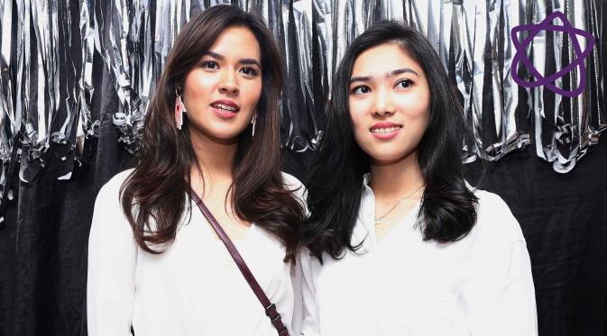 Raisa dan Isyana Sarasvati (Nurwahyunan/Bintang.com)