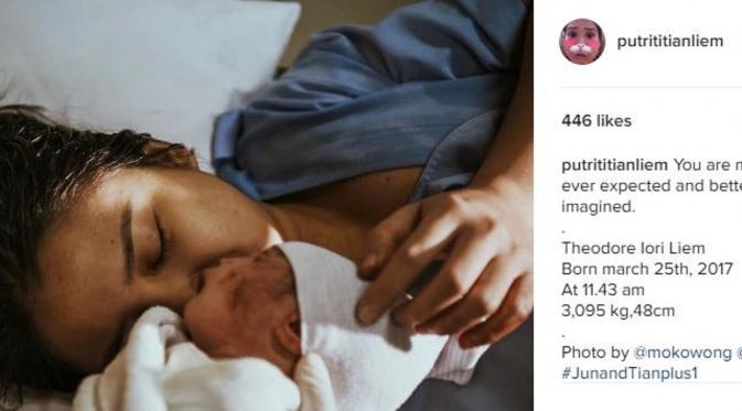 Putri Titian menyematkan nama putranya, Theodore Iori Liem (Instagram/@putrititianliem)