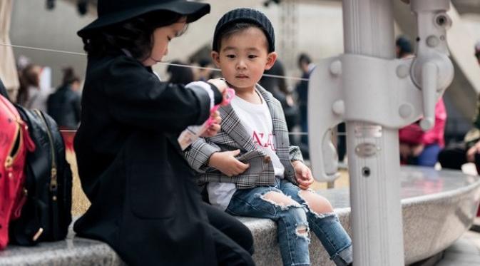 Gemas, Gaya Keren Para Balita di Seoul Fashion Week (Foto: Lee Yeong Mo/Wmagazine)