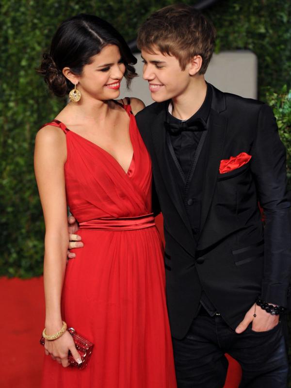Kemesraan Selena Gomez dan Justin Bieber saat masih berpacaran. (via. Seventeen)