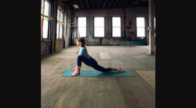 Tiga pose yoga yang dikenal dengan Yin Yoga ini dapat membuat tubuh Anda lebih bugar dan pikiran lebih rileks.