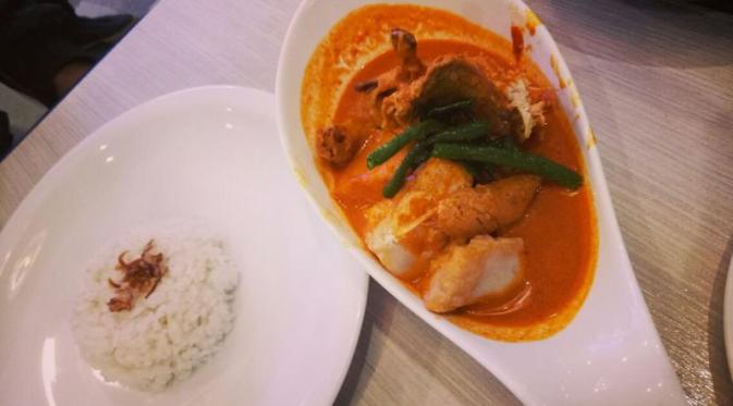 Nasi Hainam Chicken Curry di OWL Cafe. foto: istimewa