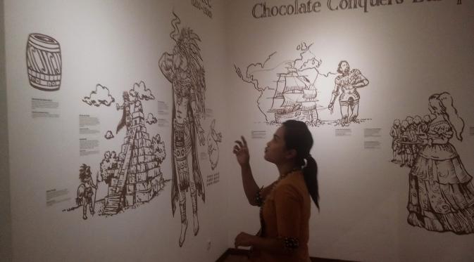 Pengunjung Museum Cokelat di Jalan Tugu Gentong Sribitan, Kabupaten Bantul, DIY, dapat mengetahui sejarah cokelat. (Liputan6.com/Yanuar H)