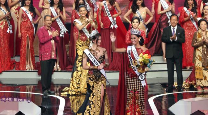 Bunga Jelitha Ibrani meraih mahkota Puteri Indonesia 2017 (Nurwahyunan/Bintang.com)