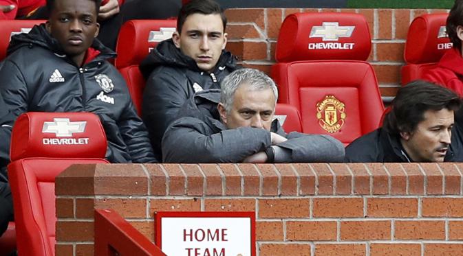 Raut wajah kekecewaan pelatih Manchester United (MU) Jose Mourinho. (Martin Rickett/PA via AP)