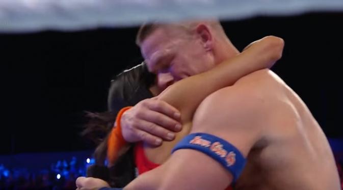 John Cena lamar kekasihnya, Nikki Bella, Minggu (2/4/2017). (via. Youtube)