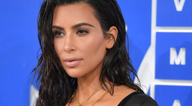Kim Kardashian ditabrak seorang pria tak dikenal di Los Angeles. (Foto: AFP)