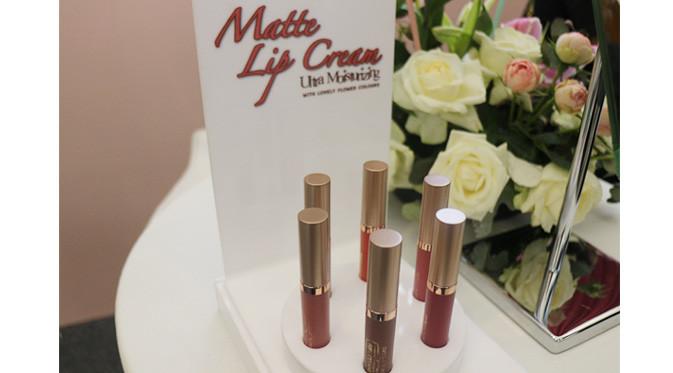 Ajang Puteri Indonesia ini telah diselenggarakan ke-21 kalinya sekaligus memperkenalkan produk terbaru dari Mustika Ratu, yaitu Lip Matte Cream Mustika Ratu
