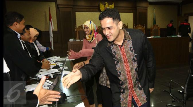 Muhammad Nazaruddin usai memberi kesaksian di persidangan kasus e-KTP di Pengadilan Tipikor, Jakarta, Senin (3/4). Nazaruddin menjadi saksi untuk terdakwa Irman dan Sugiharto. (Liputan6.com/Helmi Afandi)