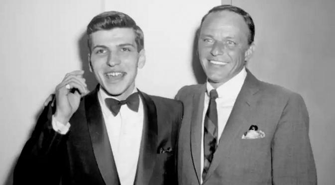 Frank Sinatra dan anaknya, Frank Sinatra. Jr (The Richest)