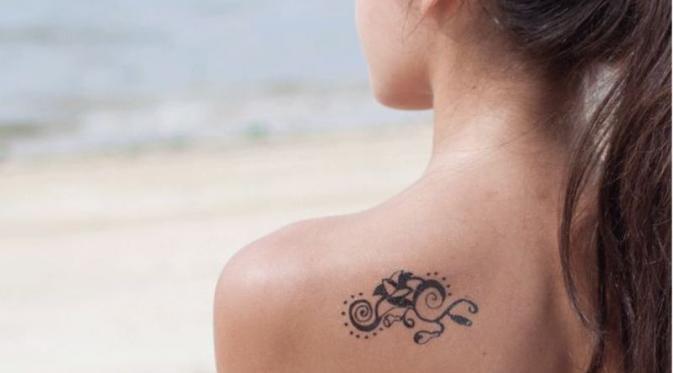 Mendapatkan tato adalah tren nyata hari ini, baik itu pria atau wanita.Tato dapat meningkatkan daya tarik wanita. (Foto ilustrasi: gumtoo.com)